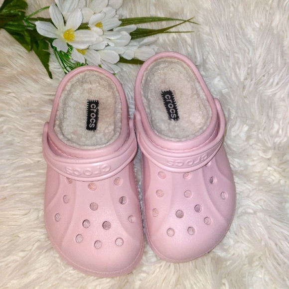 hot pink lined crocs